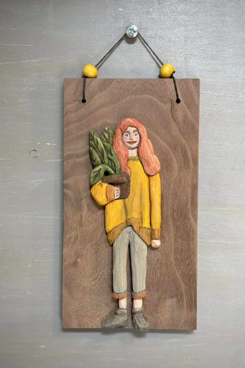 Ahşap Yontma-Figürin-Çiçekli Kadın