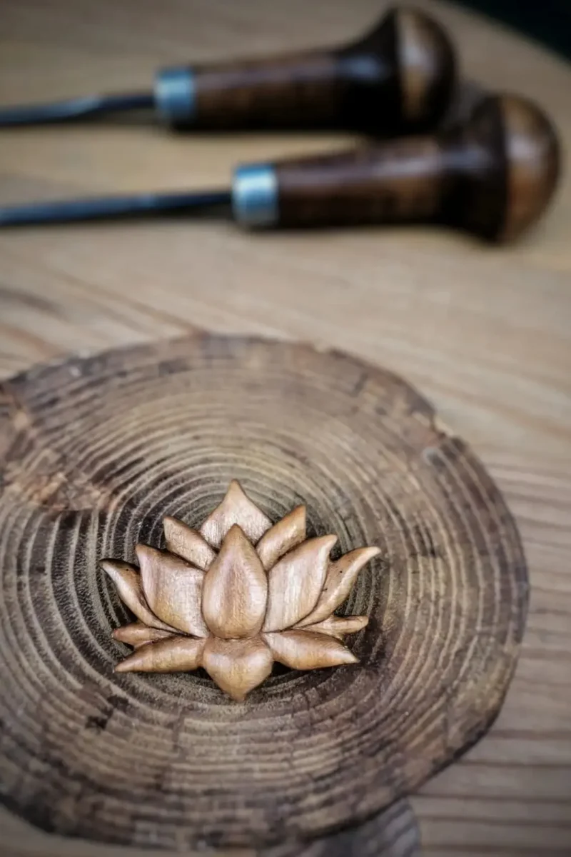 El Oyması-Broş-Lotus