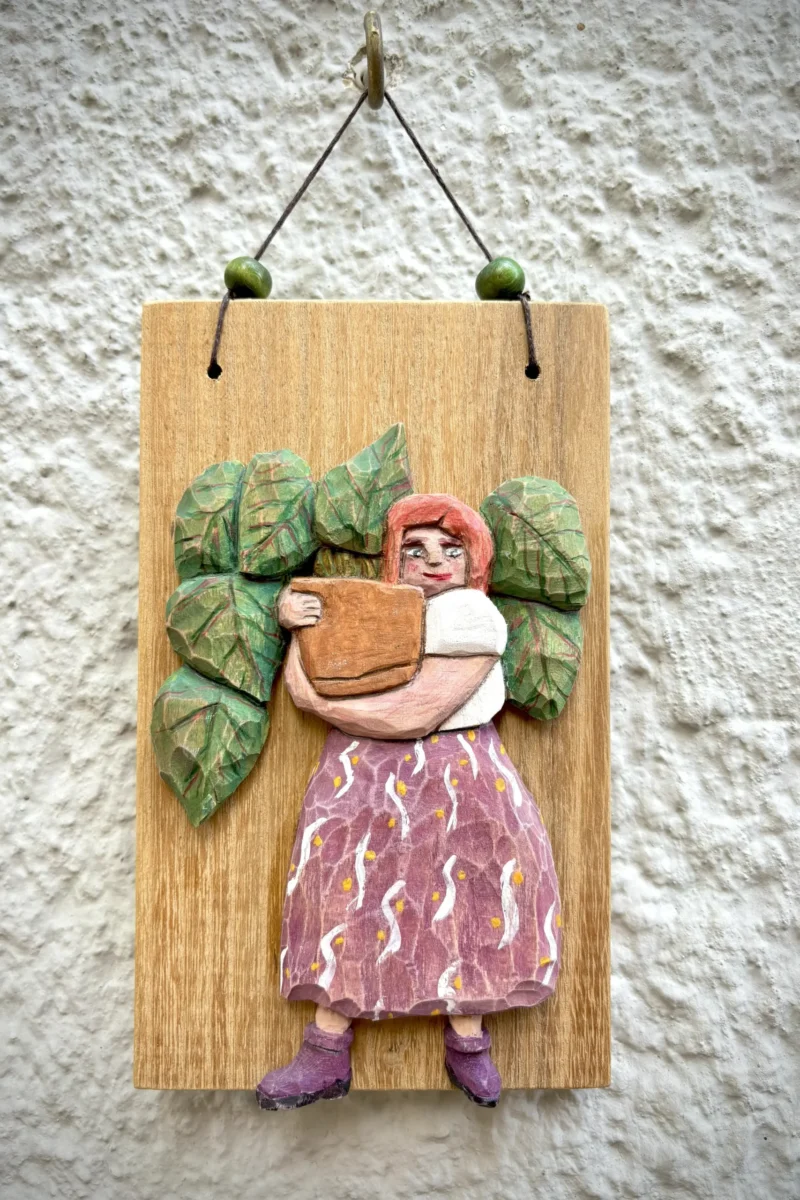 Ahşap Yontma-Figürin-Saksılı Kadın