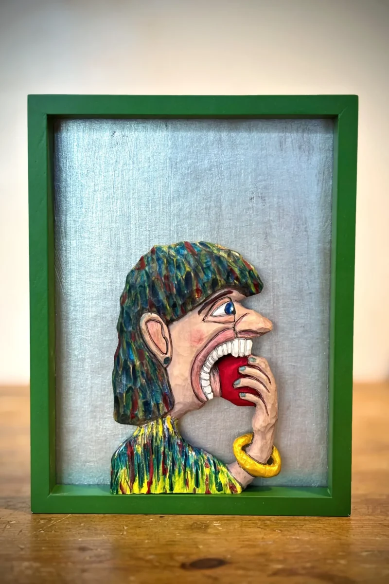 Ahşap Yontma-Figürin-Elma Yiyen